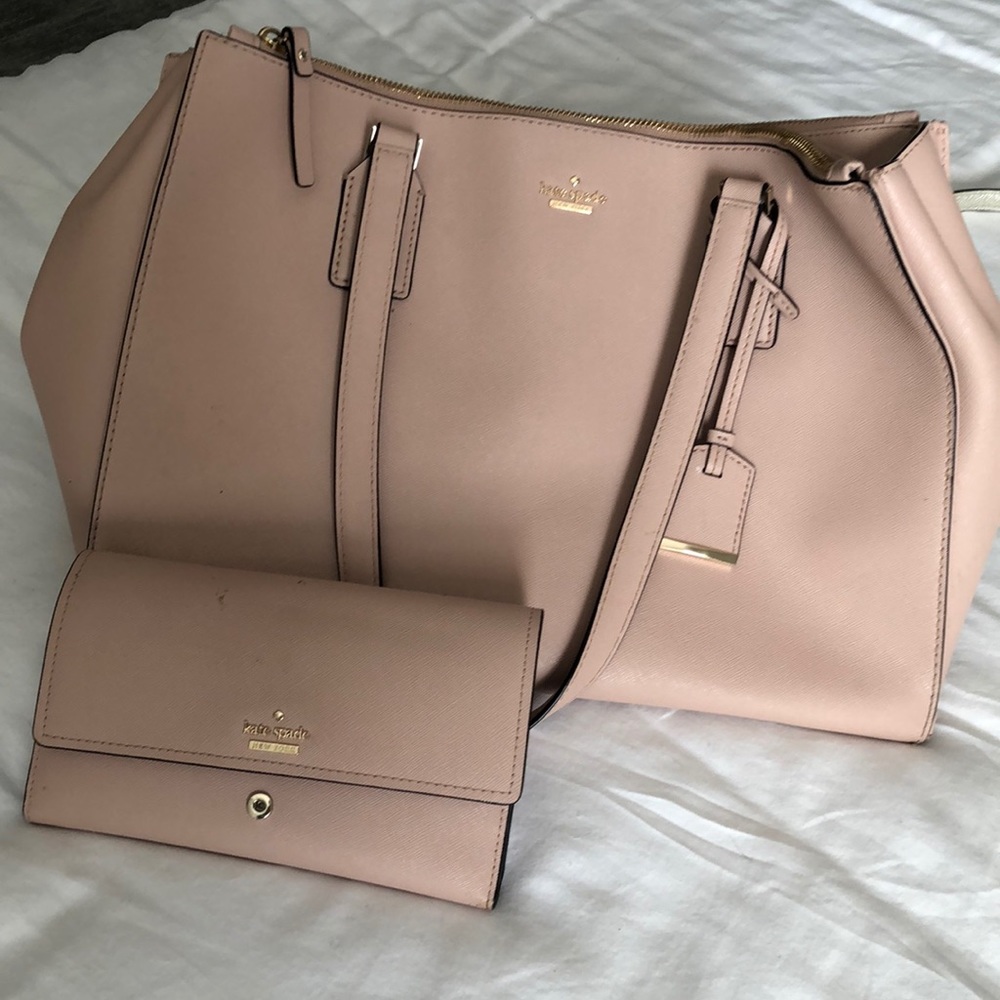 Used Kate spade tote bag with matching wallet!